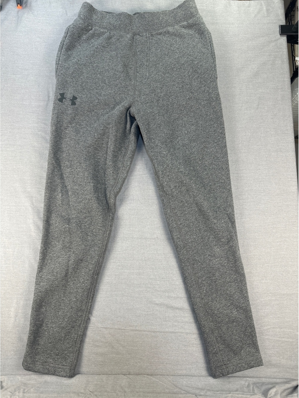 Under Armour Men's Medium ColdGear Gray Fitted Sweatpants – Cozy and Ready for a